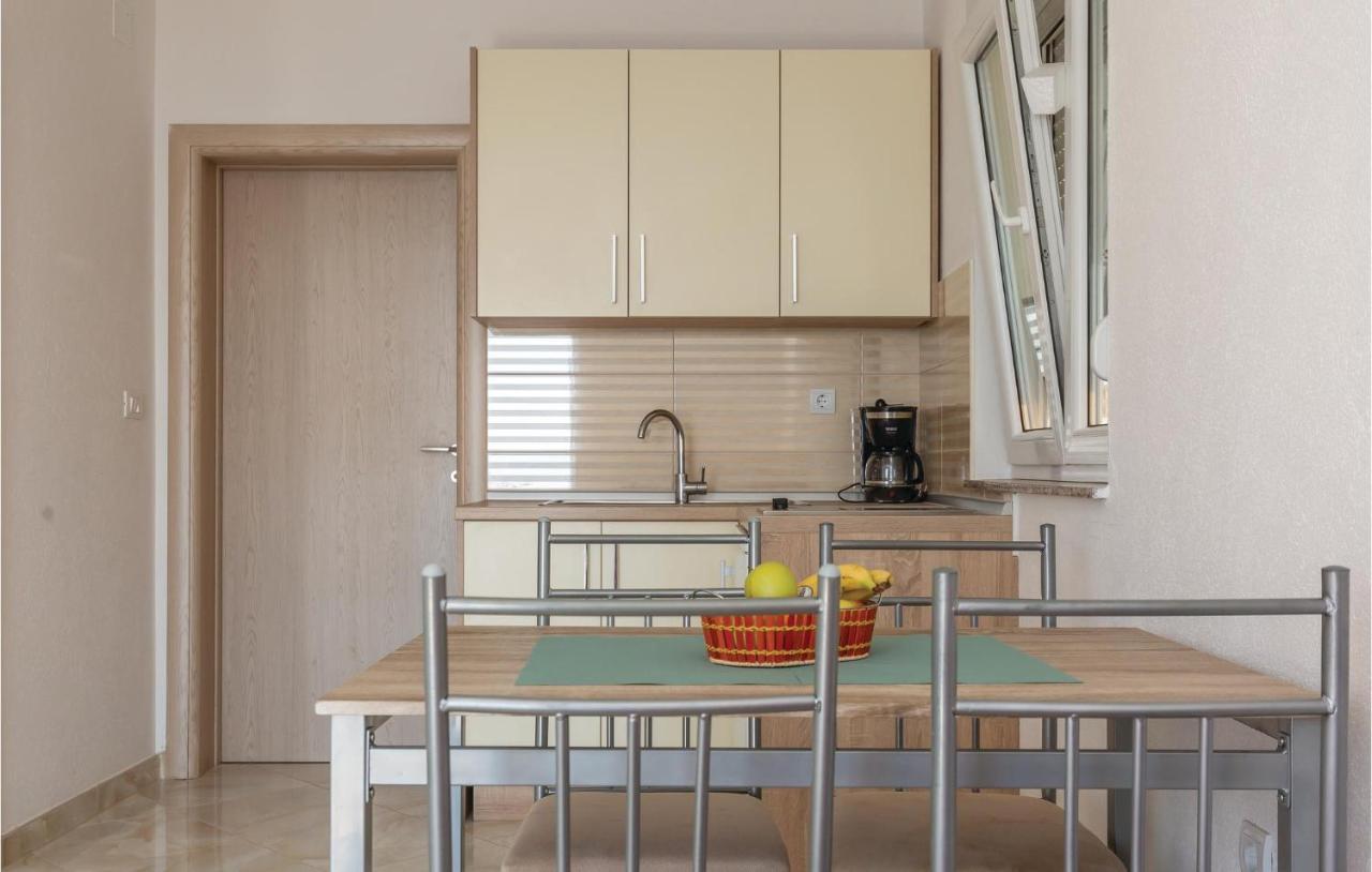One-Bedroom Apartment in Krvavica Buitenkant foto