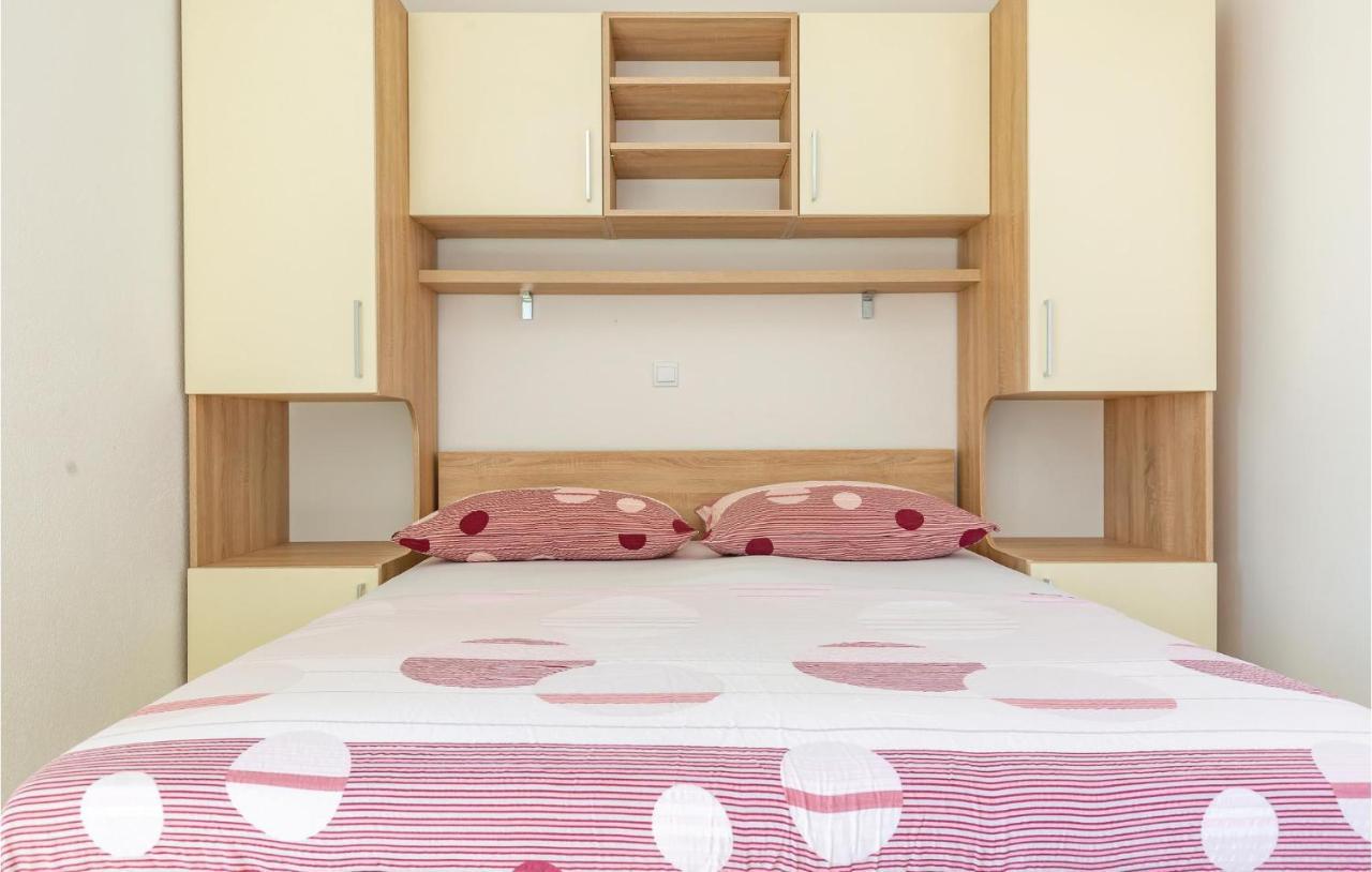 One-Bedroom Apartment in Krvavica Buitenkant foto