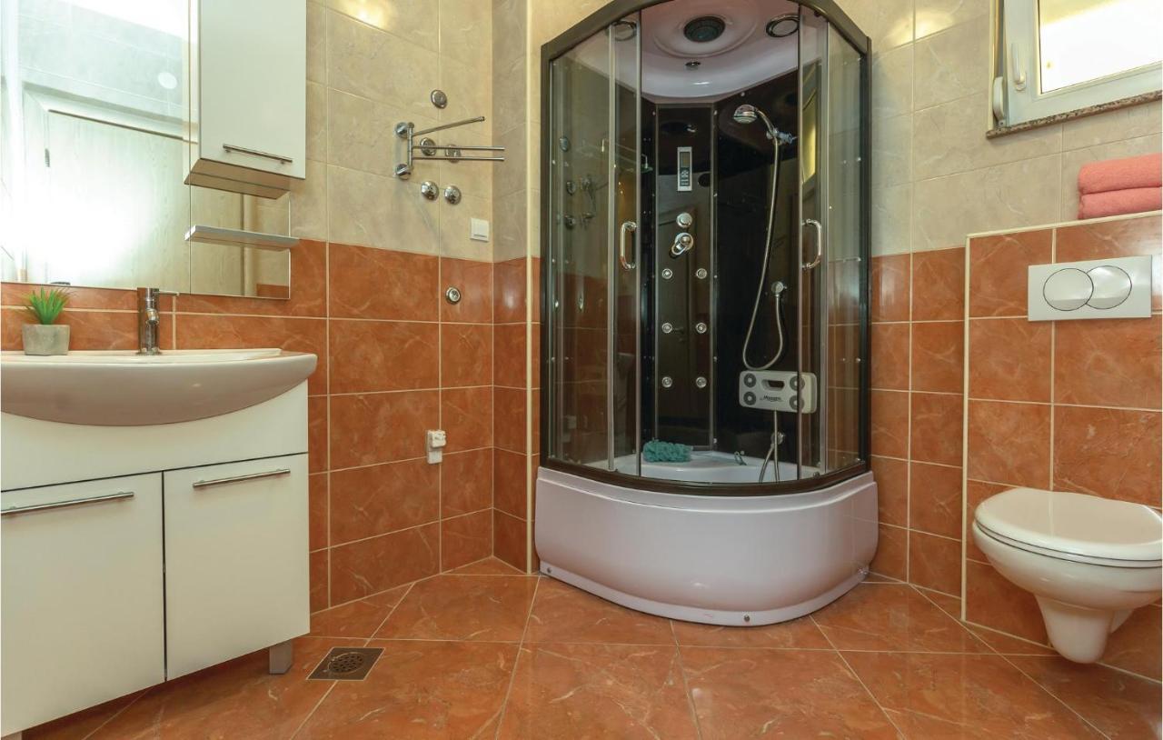 One-Bedroom Apartment in Krvavica Buitenkant foto