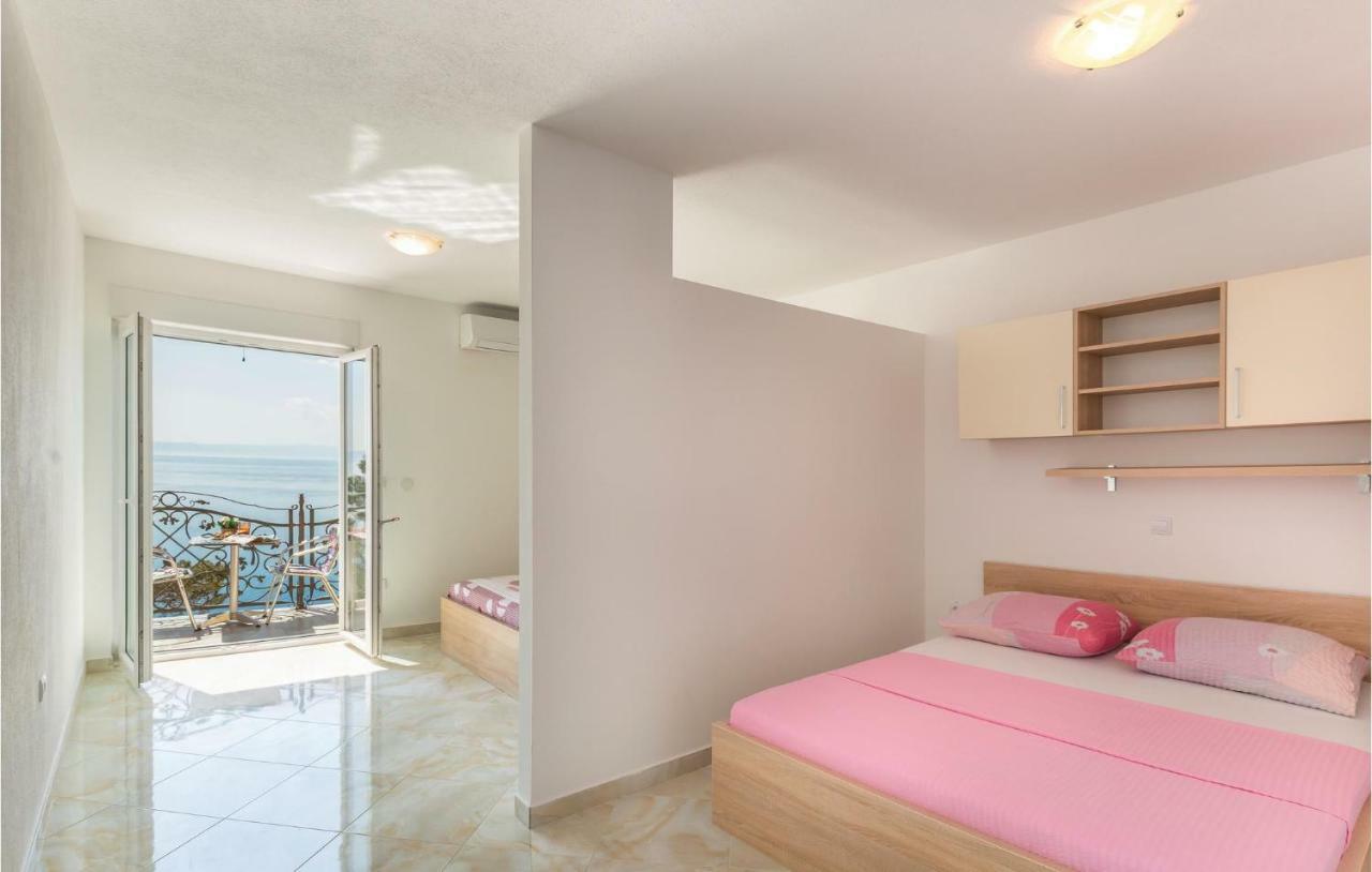 One-Bedroom Apartment in Krvavica Buitenkant foto
